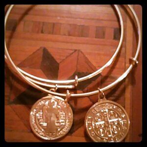 Set Saint Benedict gold medal bangle adjustable charm bracelets